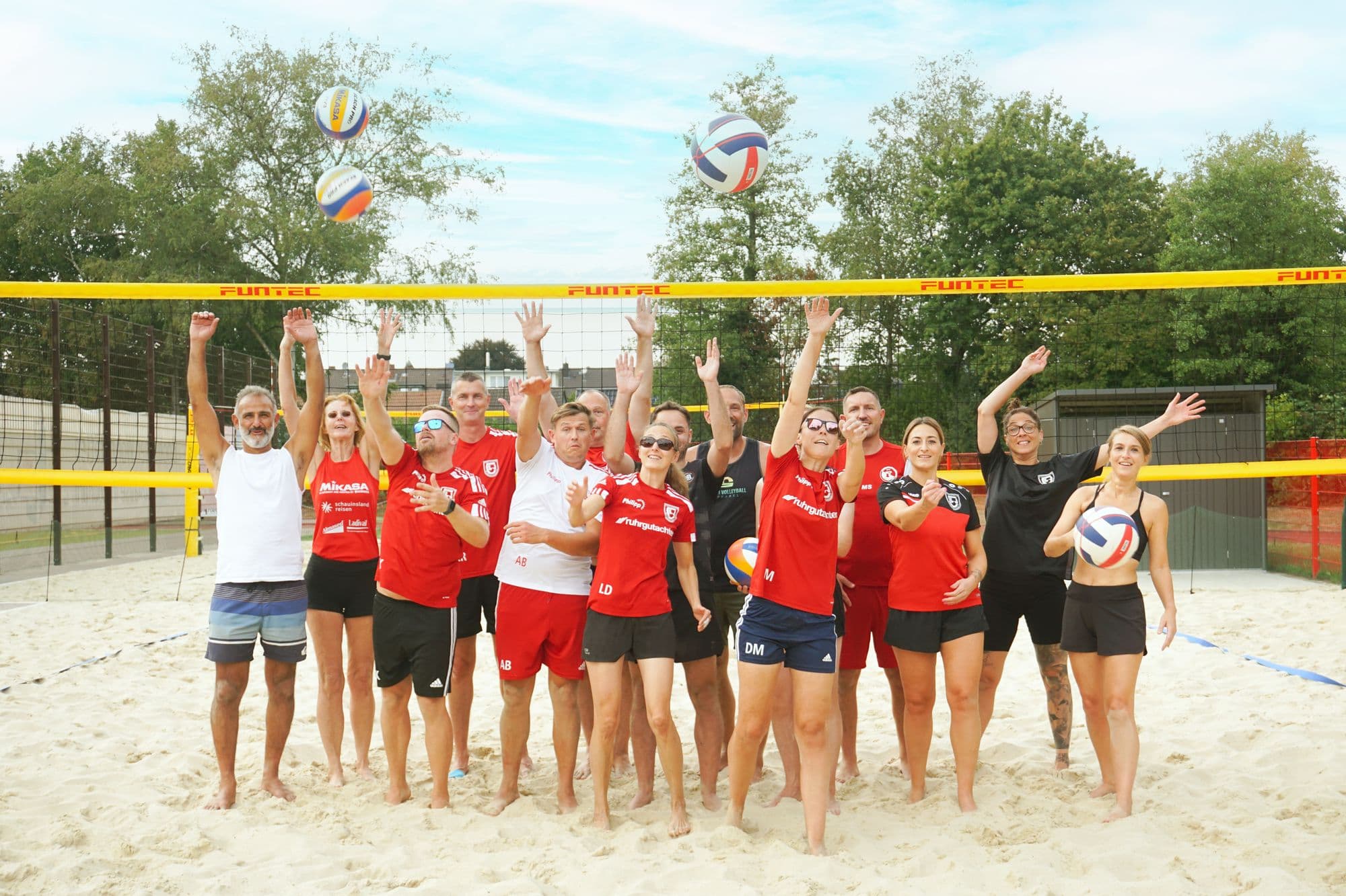 Gruppenfoto des Concorden Beach Clubs auf der Beachanlage an der Glücksburger Straße
