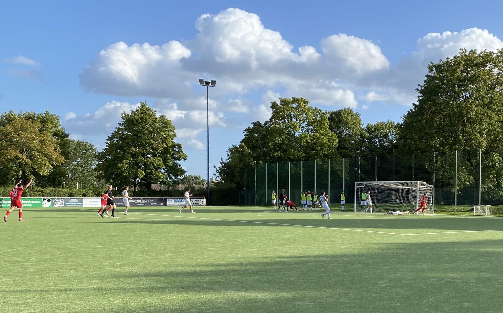 Spielszene am Sportpark Glücksburger Straße: Marc Gotzeina trifft zum 2:2 gegen Vestia Disteln
