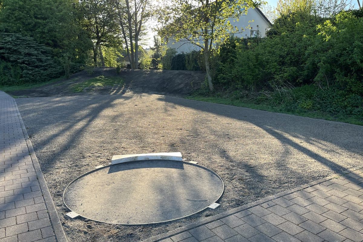 Die neue Kugelstoßanlage mit Betonring und Rasensektor